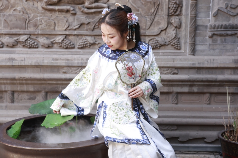 认真的雪的第一张照片--阳曲交友中心